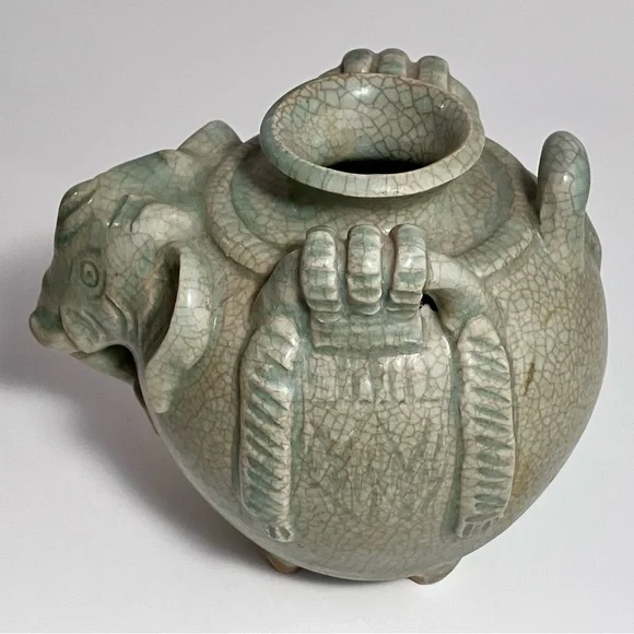 Antique THAILAND CELADON ELEPHANT Pottery Vessel / SAWANKHALOK KILN / Craquelure